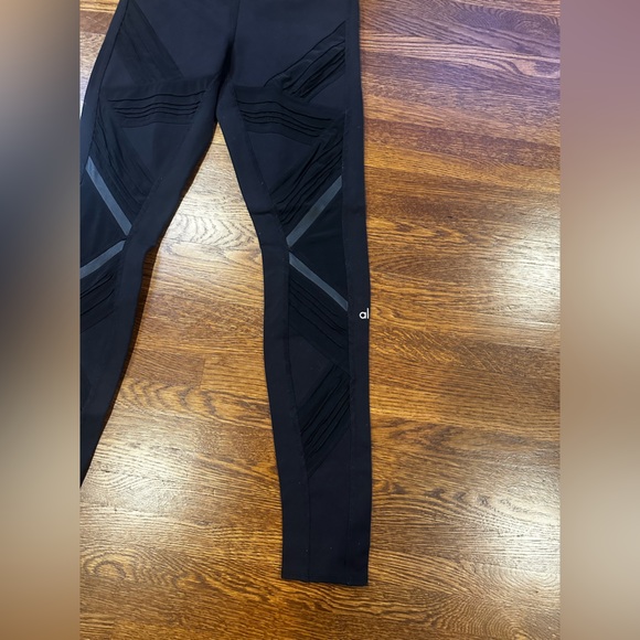 ALO Yoga leggings - Picture 2 of 5
